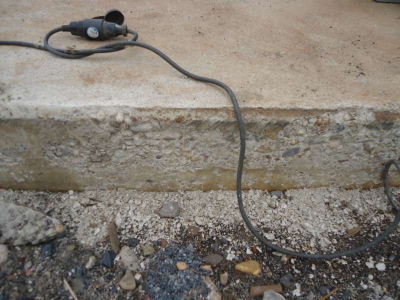 BAU.DE / BAU-Forum: 1. Bild zu Frage "Beton bl&auml;ttert nach 1,5 Jahren ab: Ursachen, Sanierung & Schutzma&szlig;nahmen?" im BAU-Forum "Neubau"