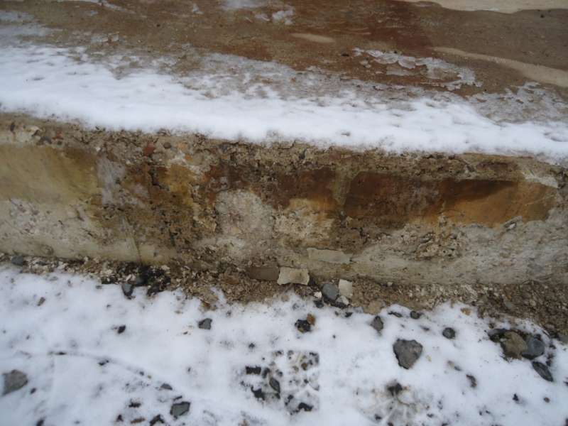 BAU.DE / BAU-Forum: 2. Bild zu Frage "1,5 Jahre alter Beton blättert ab" im BAU-Forum "Neubau"