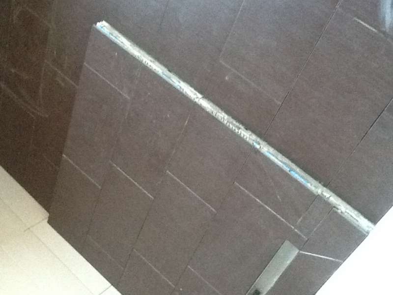 Bild zum BAU-Forumsbeitrag: Freistehende Duschglaswand auf Fliese stellen, was drunter?!?! im Forum Sanitär, Bad, Dusche, WC