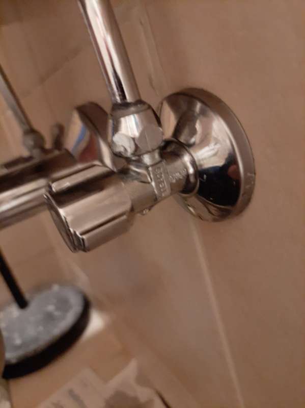 Bild zum BAU-Forumsbeitrag: Undichtigkeit Zulaufstränge Waschbecken im Forum Sanitär, Bad, Dusche, WC