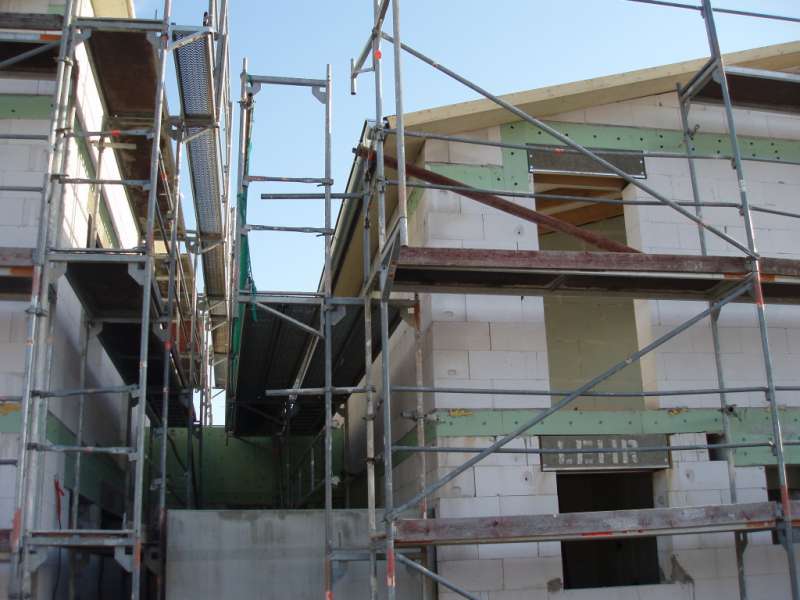 BAU.DE / BAU-Forum: 3. Bild zu Antwort "Kamin-Problem: Rohbau-Bilder zur Analyse der W&auml;rmebr&uuml;cke" auf die Frage "Schwarze Verf&auml;rbung am Kamin der Brennwerttherme: Ursachen, Risiken & Sanierung?" im BAU-Forum "Modernisierung / Sanierung / Bausch&auml;den"