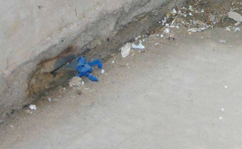 BAU.DE / BAU-Forum: 1. Bild zu Antwort "Feuchtigkeit DHH: Ecke zur D&auml;mmfuge als Eintrittsstelle" auf die Frage "Feuchtigkeit in D&auml;mmung DHH: Ursachen, Folgen & Sanierungskosten?" im BAU-Forum "Modernisierung / Sanierung / Bausch&auml;den"