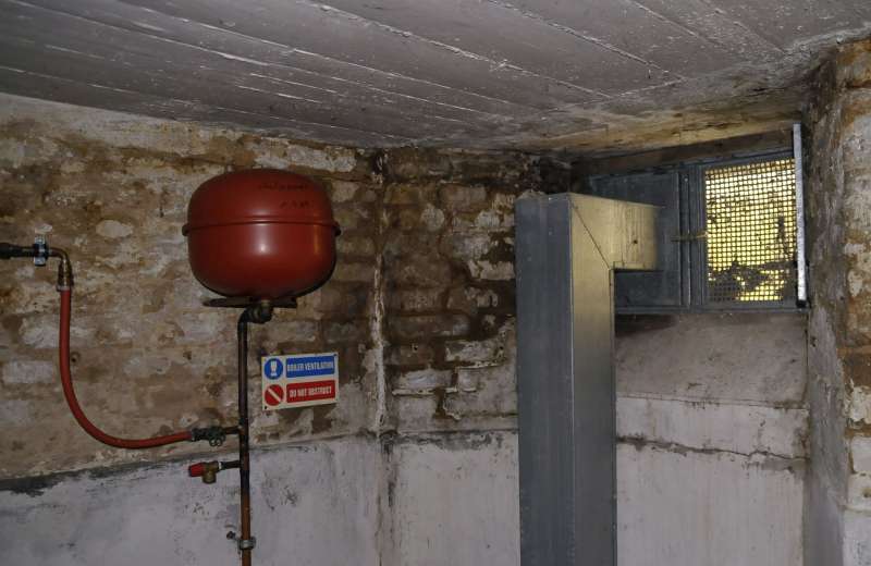 BAU.DE / BAU-Forum: 2. Bild zu Frage "Feuchter Keller vor Hauskauf: Ursachen, Risiken (Schimmel, Hausschwamm) & Sanierungskosten?" im BAU-Forum "Modernisierung / Sanierung / Bausch&auml;den"