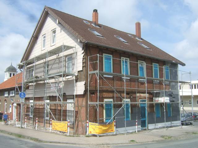 BAU.DE / BAU-Forum: 1. Bild zu Antwort "Baukultur vs. Dämmbaustil: Zerstörung des Stadtbilds?" auf die Frage "Fassade verputzen ohne Dämmung: Kosten, Risiken & Alternativen für Altbau?" im BAU-Forum "Modernisierung / Sanierung / Bauschäden" BAU.DE / BAU-Forum: 1. Bild zu Antwort "Baukultur vs. Dämmbaustil: Zerstörung des Stadtbilds?" auf die Frage "Fassade verputzen ohne Dämmung: Kosten, Risiken & Alternativen für Altbau?" im BAU-Forum "Modernisierung / Sanierung / Bauschäden"