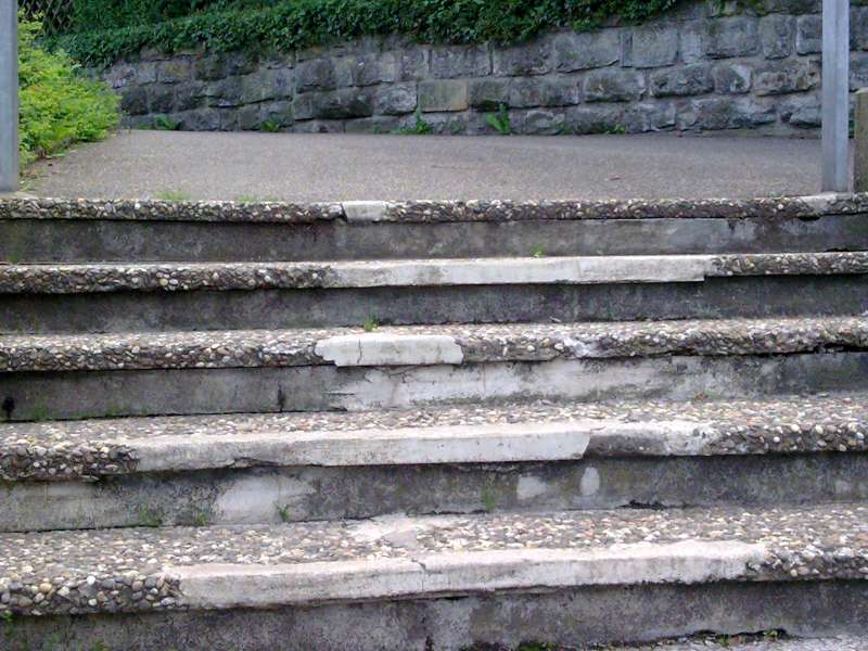 BAU.DE / BAU-Forum: 1. Bild zu Frage "Betontreppe sanieren oder neu bauen? Kosten, Methoden & Risiken bei Sch&auml;den" im BAU-Forum "Modernisierung / Sanierung / Bausch&auml;den"