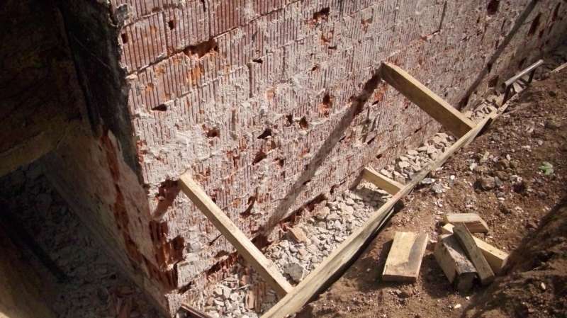 BAU.DE / BAU-Forum: 1. Bild zu Frage "Bodenplatte Abdichtungsprobleme: Ursachen, Sanierung & Kosten bei Altbau?" im BAU-Forum "Modernisierung / Sanierung / Bauschäden" BAU.DE / BAU-Forum: 1. Bild zu Frage "Bodenplatte Abdichtungsprobleme: Ursachen, Sanierung & Kosten bei Altbau?" im BAU-Forum "Modernisierung / Sanierung / Bauschäden"