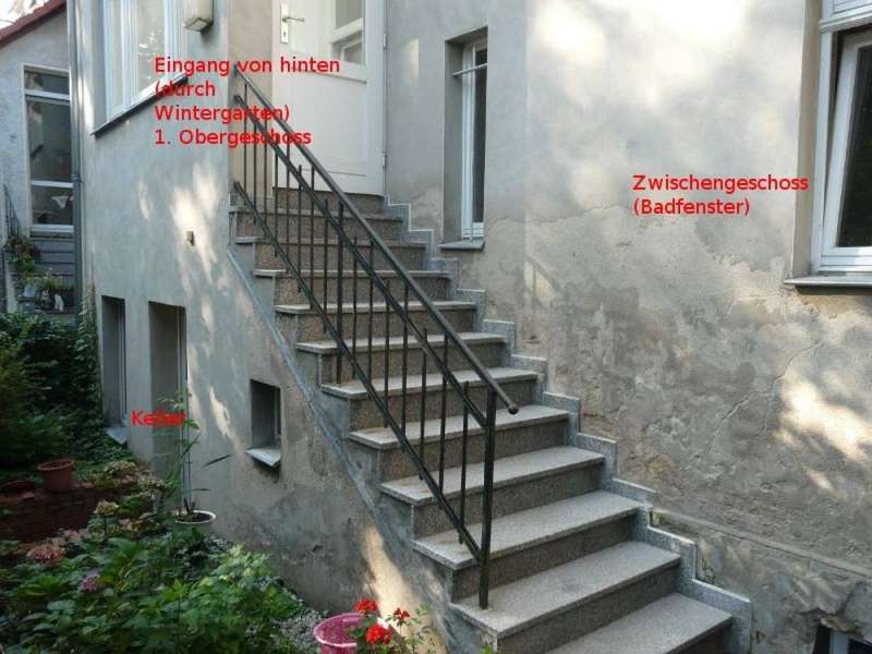 BAU.DE / BAU-Forum: 1. Bild zu Frage "Feuchte Au&szlig;enwand an Treppe & Keller: Ursachen, Sanierungskosten & Dringlichkeit?" im BAU-Forum "Modernisierung / Sanierung / Bausch&auml;den"