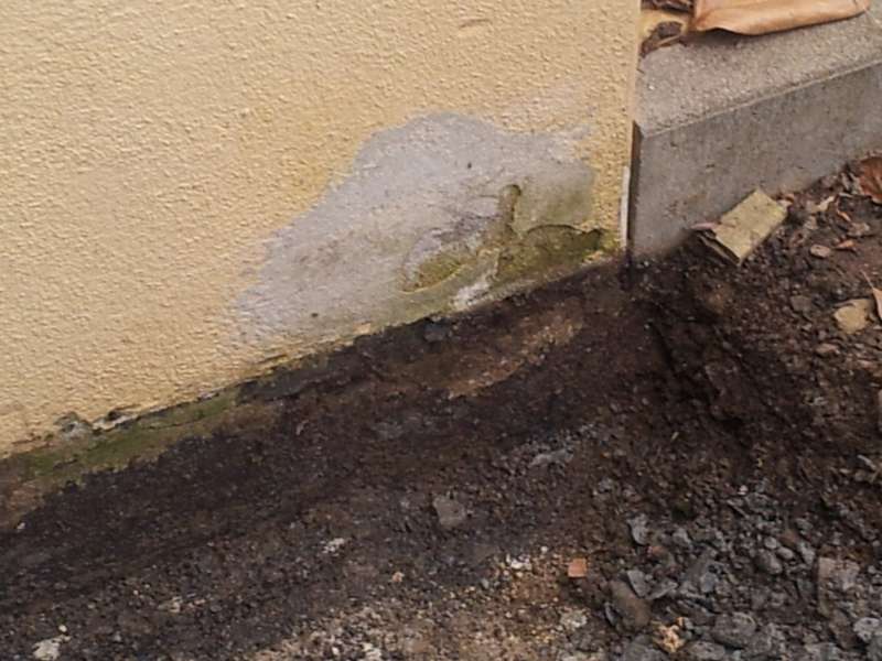 BAU.DE / BAU-Forum: 1. Bild zu Frage "Feuchtigkeitsschaden am Sockel beheben: Ursachen, Sanierung & Kosten im &Uuml;berblick?" im BAU-Forum "Modernisierung / Sanierung / Bausch&auml;den"