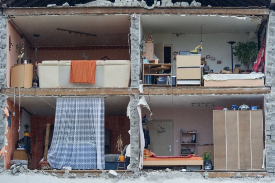 BAU.DE / BAU-Forum: 3. Bild zu Antwort "Deckenstabilität: Tragende Wandbruch – Einsturzrisiko?" auf die Frage "Tragende Wand: Standsicherheit prüfen & wiederherstellen – Ursachen, Risiken & Kosten?" im BAU-Forum "Modernisierung / Sanierung / Bauschäden" BAU.DE / BAU-Forum: 3. Bild zu Antwort "Deckenstabilität: Tragende Wandbruch – Einsturzrisiko?" auf die Frage "Tragende Wand: Standsicherheit prüfen & wiederherstellen – Ursachen, Risiken & Kosten?" im BAU-Forum "Modernisierung / Sanierung / Bauschäden"