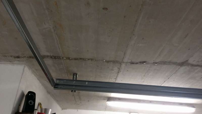 BAU.DE / BAU-Forum: 1. Bild zu Frage "Garagendecke gerissen & Wassereintritt: Ursachen, Risiken & Sofortma&szlig;nahmen?" im BAU-Forum "Modernisierung / Sanierung / Bausch&auml;den"