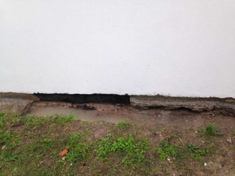 BAU.DE / BAU-Forum: 3. Bild zu Frage "Drainage am Haus: Pflastern, Drainage oder keine Ma&szlig;nahme? Kosten & Vergleich" im BAU-Forum "Modernisierung / Sanierung / Bausch&auml;den"