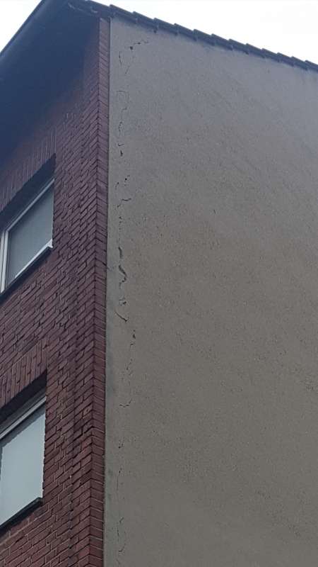 Bild zum BAU-Forumsbeitrag: Diverse Wandrisse an der Außenwand im Forum Modernisierung / Sanierung / Bauschäden