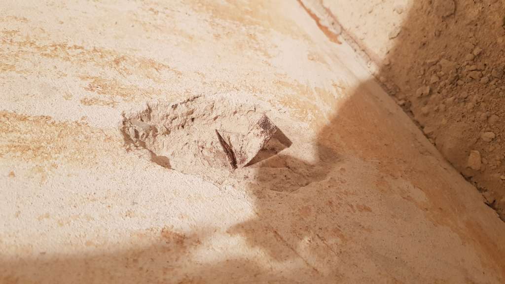 BAU.DE / BAU-Forum: 1. Bild zu Frage "Metallbleche in Kellerwand - Rost nach Wasserschaden behandeln?" im BAU-Forum "Modernisierung / Sanierung / Bauschäden" BAU.DE / BAU-Forum: 1. Bild zu Frage "Metallbleche in Kellerwand - Rost nach Wasserschaden behandeln?" im BAU-Forum "Modernisierung / Sanierung / Bauschäden"