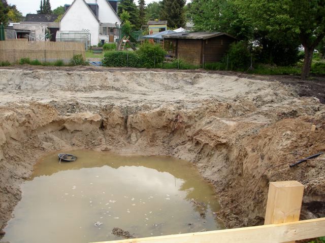 BAU.DE / BAU-Forum: 1. Bild zu Antwort "Grundwasserstand: 0,8m &uuml;ber Bodenplatte im Winter!" auf die Frage "Poolbau: Auftrieb vermeiden &ndash; Drainage, Grundwasser & Frostsch&auml;den im Winter?" im BAU-Forum "Tiefbau und Spezialtiefbau"
