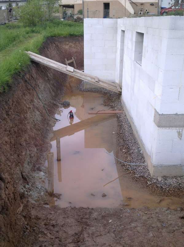 BAU.DE / BAU-Forum: 1. Bild zu Frage "Regenwasser versickern & Drainage: Bodengutachten, Durchlässigkeit & Kosten?" im BAU-Forum "Tiefbau und Spezialtiefbau" BAU.DE / BAU-Forum: 1. Bild zu Frage "Regenwasser versickern & Drainage: Bodengutachten, Durchlässigkeit & Kosten?" im BAU-Forum "Tiefbau und Spezialtiefbau"