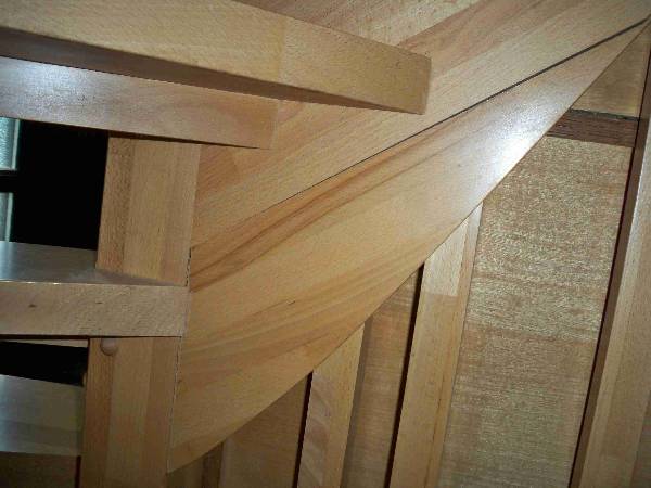 Bild zum BAU-Forumsbeitrag: Holztreppe (Leimholz?) reißt! im Forum Treppen, Rampen, Leitern