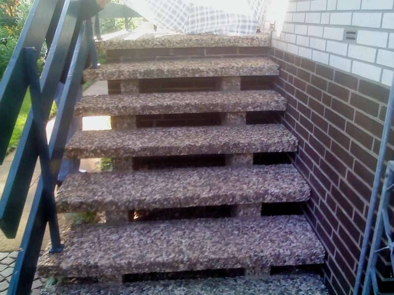 BAU.DE / BAU-Forum: 1. Bild zu Frage "Treppe die absackt sanieren" im BAU-Forum "Treppen, Rampen, Leitern"