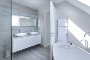 Ratgeber: Badezimmer-Heizung - Anforderungen und optimale Lösungen - Bild: Jean van der Meulen auf Pixabay