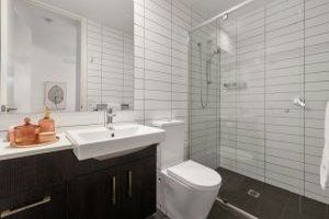 Fliesen online kaufen: Die richtigen Badfliesen für Ihr Zuhause finden - Bild: Steven Ungermann / Unsplash Fliesen online kaufen: Die richtigen Badfliesen für Ihr Zuhause finden - Bild: Steven Ungermann / Unsplash