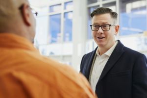 Eine Behörde ist eine staatliche oder kommunale Institution, die für die Verwaltung und Durchsetzung von Gesetzen, Vorschriften und Richtlinien verantwortlich ist.
