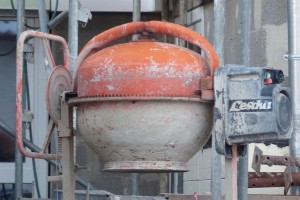 Ein Betonmischer ist eine Maschine, die speziell zur Herstellung homogener Beton- oder Mörtelmischungen entwickelt wurde.