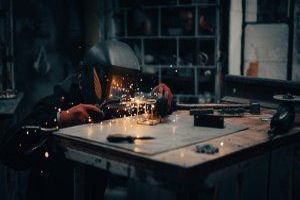 Erfahrung ist ein komplexer Prozess des Wissenserwerbs und der Kompetenzentwicklung durch direktes Erleben, Beobachten oder Handeln.