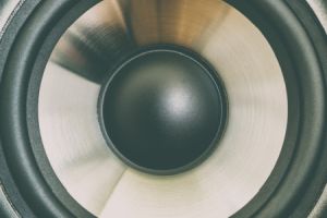 Geräusche sind Schallwellen, die vom Gehör wahrgenommen werden können.