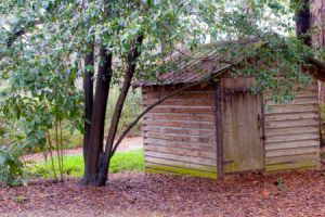 Ein Häuschen ist eine verkleinerte Form eines Hauses, oft in Bezug auf ein kleines, gemütliches oder einfaches Wohngebäude. Ein Häuschen ist eine verkleinerte Form eines Hauses, oft in Bezug auf ein kleines, gemütliches oder einfaches Wohngebäude.