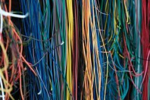 Hochgeschwindigkeitsdatenkabel sind spezielle Kabel, die für die Übertragung großer Datenmengen mit hoher Geschwindigkeit entwickelt wurden.