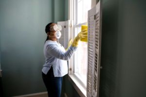 Hygiene ist die Wissenschaft und Praxis der Erhaltung und Förderung der Gesundheit durch Vorbeugung und Kontrolle von Faktoren, die zu Krankheiten und Gesundheitsschäden führen können.