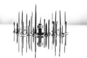 Ein Klemmträger ist ein Befestigungselement, das verwendet wird, um beispielsweise Jalousien oder Rollos am Fensterrahmen anzubringen, ohne bohren zu müssen. Ein Klemmträger ist ein Befestigungselement, das verwendet wird, um beispielsweise Jalousien oder Rollos am Fensterrahmen anzubringen, ohne bohren zu müssen.