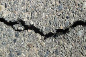 Ein Kratzer ist eine oberflächliche Verletzung oder Beschädigung eines Materials, z.B. eines lackierten oder polierten Oberflächen.