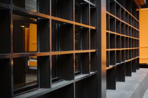 Effektive Tipps für die Gestaltung stabiler Metallregale in Keller und Werkstatt - Bild: Clem Onojeghuo / Unsplash