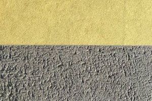 Unterputz bezieht sich auf eine Installationsmethode, bei der elektrische Leitungen, Rohrleitungen oder andere Installationen in Wänden, Decken oder Böden verlegt werden.