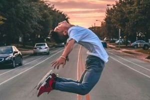 Vielseitigkeit beschreibt die Fähigkeit einer Person, eines Objekts oder Systems, sich an verschiedene Situationen anzupassen oder multiple Funktionen zu erfüllen. Vielseitigkeit beschreibt die Fähigkeit einer Person, eines Objekts oder Systems, sich an verschiedene Situationen anzupassen oder multiple Funktionen zu erfüllen.