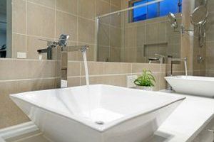 Ein Warmwassersystem umfasst die Gesamtheit aller technischen Komponenten und Installationen, die zur Bereitstellung, Speicherung, Verteilung und Regelung von erwärmtem Wasser in einem Gebäude dienen.