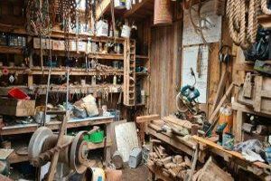 Eine Werkstätte ist ein Raum oder eine Einrichtung, in der spezifische Arbeiten, Reparaturen oder Herstellungsprozesse durchgeführt werden.