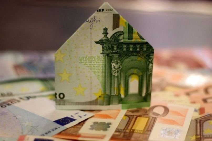 Die Amortisierung bezieht sich auf den Zeitraum, in dem die Gesamtkosten einer Investition, einschließlich Anschaffungs- und Betriebskosten, durch die erzielten Ersparnisse oder Einnahmen ausgeglichen werden und die Investition somit rentabel wird.