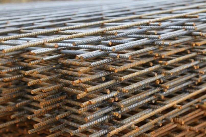 Baumaterial umfasst alle Stoffe und Produkte, die zur Errichtung, Renovierung oder Instandhaltung von Bauwerken verwendet werden.