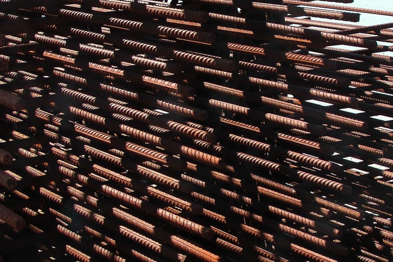 Die moderne Bauindustrie kommt ohne Baustahlgewebe nicht aus. Sie bilden das stabile Grundgerüst für zahlreiche Konstruktionen und sichern die statischen Anforderungen langfristig ab.