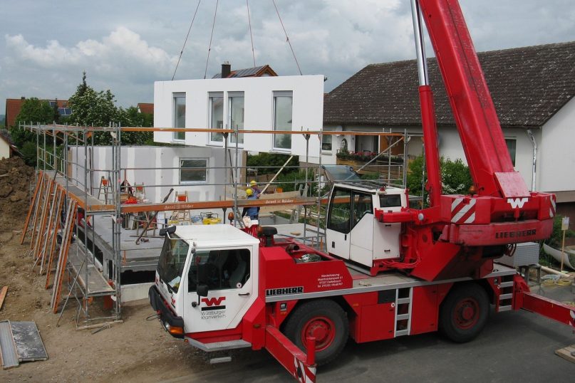 Die Bauzeit ist der Zeitraum, der für die Errichtung eines Gebäudes oder Bauwerks benötigt wird.