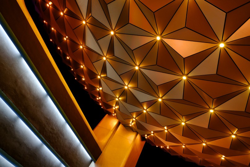 Der Color Rendering Index (CRI) ist eine Kennzahl, die angibt, wie naturgetreu Farben unter einer Lichtquelle im Vergleich zu einer Referenzbeleuchtung wiedergegeben werden.