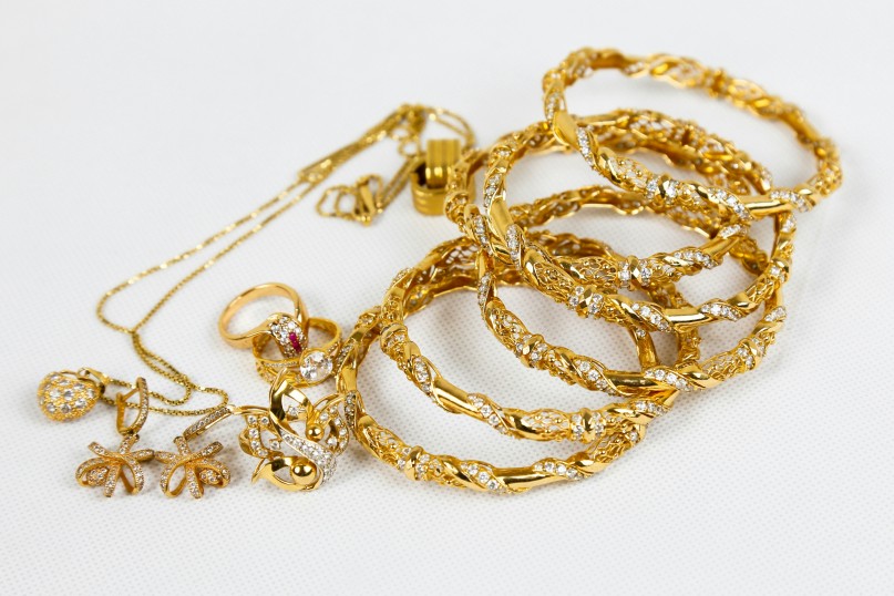 Erbschmuck bezeichnet Schmuckstücke, die innerhalb einer Familie über Generationen hinweg vererbt werden.