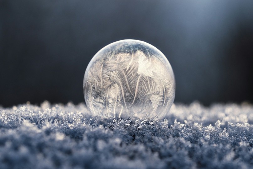 Frost beschreibt eine meteorologische Situation, in der die Temperatur stark abfällt und Wasser zu Eis gefriert. Frost beschreibt eine meteorologische Situation, in der die Temperatur stark abfällt und Wasser zu Eis gefriert.