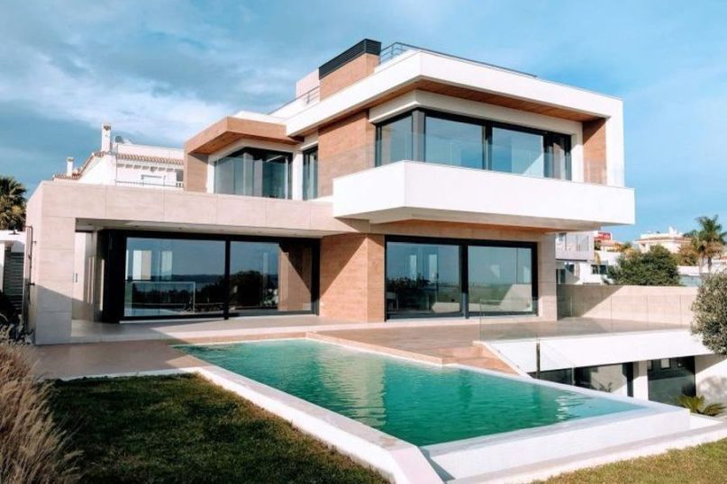 Gewerbegebäude bezieht sich auf Gebäude, die für gewerbliche Zwecke genutzt werden, wie Büros, Fabriken oder Lagerhallen.