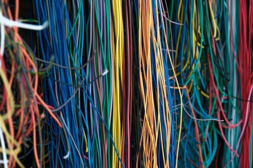 Hochgeschwindigkeitsdatenkabel sind spezielle Kabel, die für die Übertragung großer Datenmengen mit hoher Geschwindigkeit entwickelt wurden.