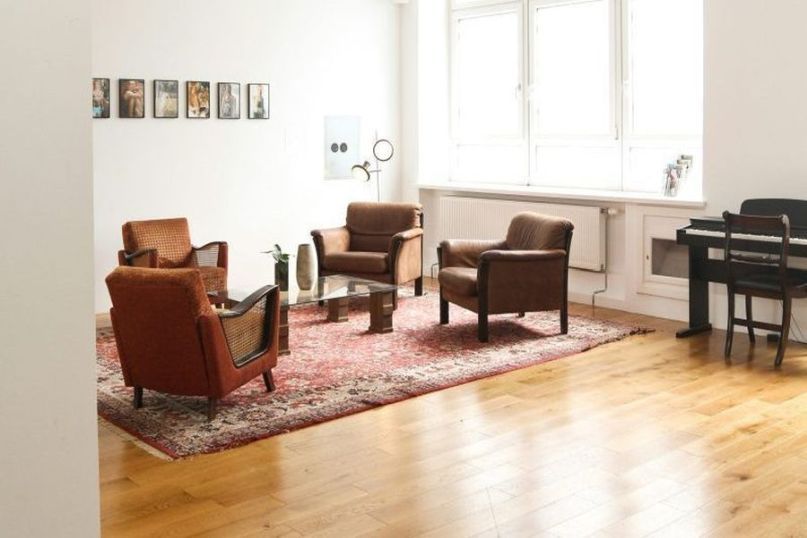 Ein Holzboden ist ein Bodenbelag, der aus Holz besteht.