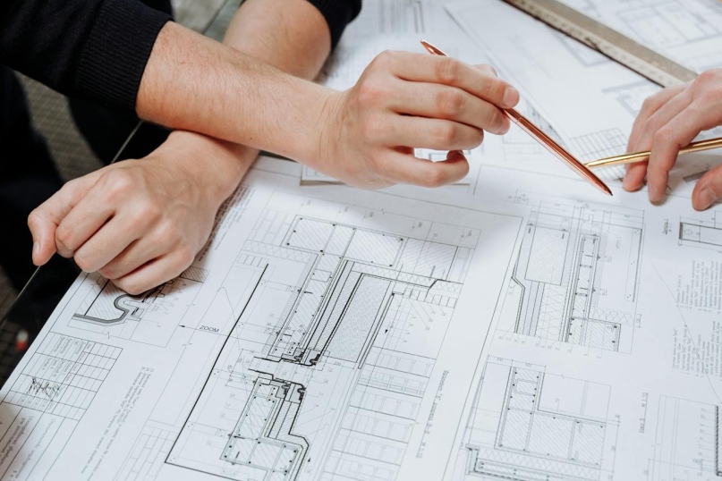 Personalplanung ist ein strategischer Managementprozess, der darauf abzielt, die richtigen Mitarbeiter mit den passenden Fähigkeiten zur richtigen Zeit am richtigen Ort zu haben.