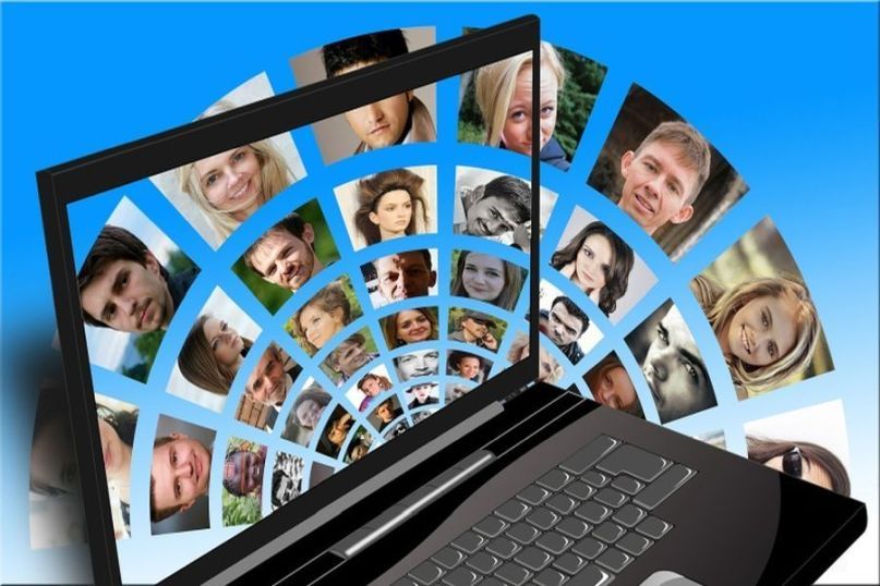 Eine Präsentation ist eine organisierte und oft visuell unterstützte Darstellung von Informationen, Konzepten, Produkten oder Ideen vor einem Publikum. Eine Präsentation ist eine organisierte und oft visuell unterstützte Darstellung von Informationen, Konzepten, Produkten oder Ideen vor einem Publikum.