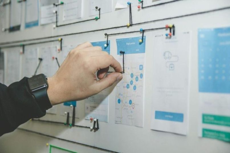 Projektfinanzierung bezeichnet die Finanzierung eines Projekts, bei der das benötigte Kapital von Investoren oder Kreditgebern bereitgestellt wird.